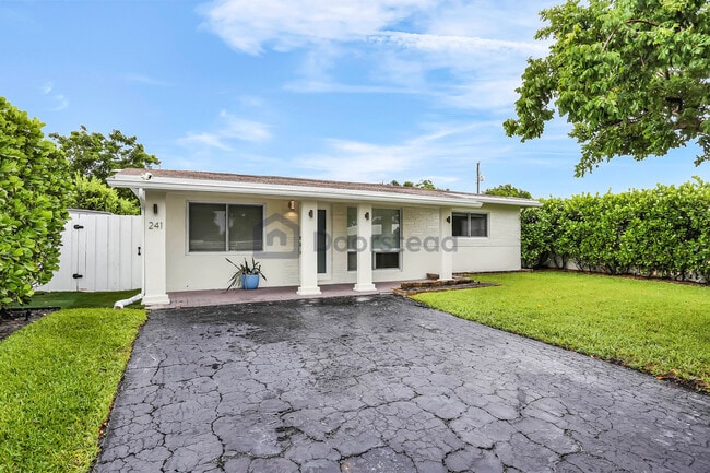 241 NE 48th Ct in Fort Lauderdale, FL - Foto de edificio - Building Photo