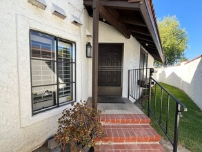 2788 Longwood Ct in Costa Mesa, CA - Foto de edificio - Building Photo