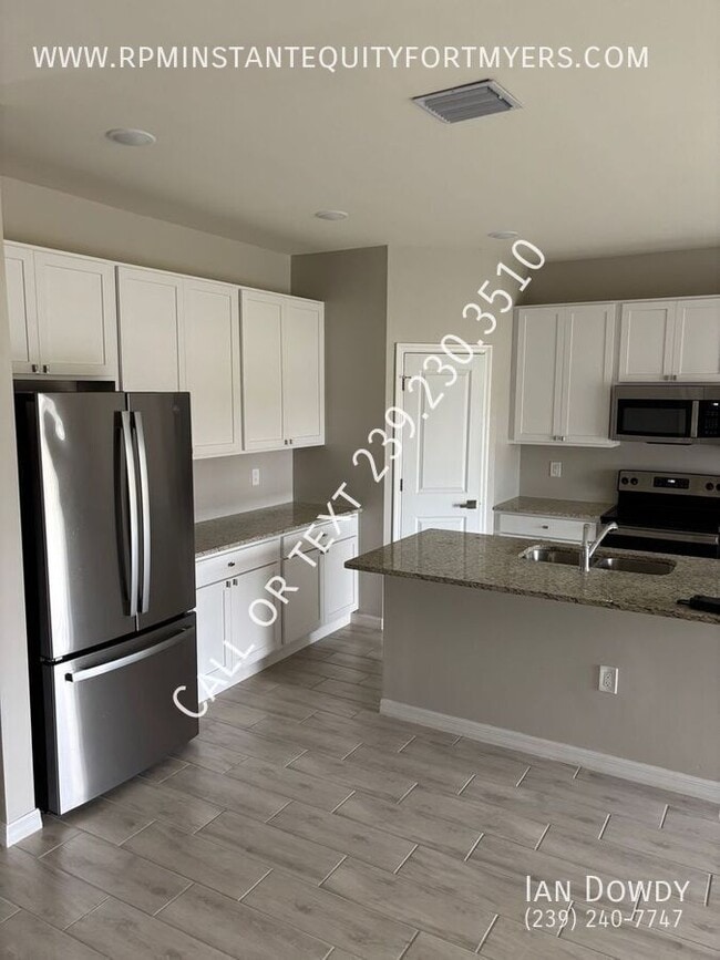 704 Hightower Ave S in Lehigh Acres, FL - Building Photo - Building Photo