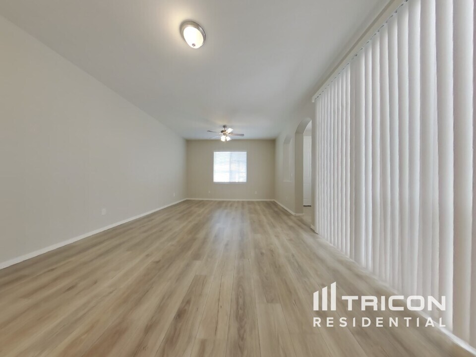1937 N 78th Ave in Phoenix, AZ - Building Photo