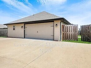 702 SW Willowpoint Rd in Bentonville, AR - Building Photo - Building Photo
