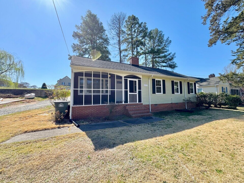403 East St in Clarksville, VA - Building Photo