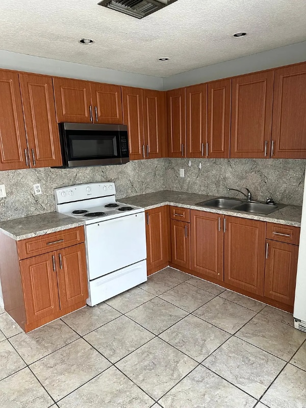 4064 SW 52nd St in Fort Lauderdale, FL - Building Photo - Building Photo