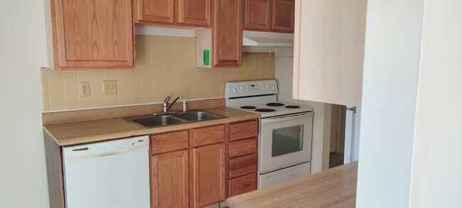 property at 728 Gordon Smith Blvd