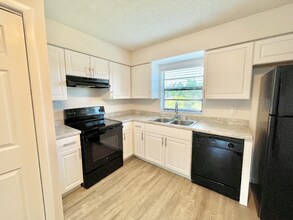 5107 S Clarice Ct in Tampa, FL - Foto de edificio - Building Photo