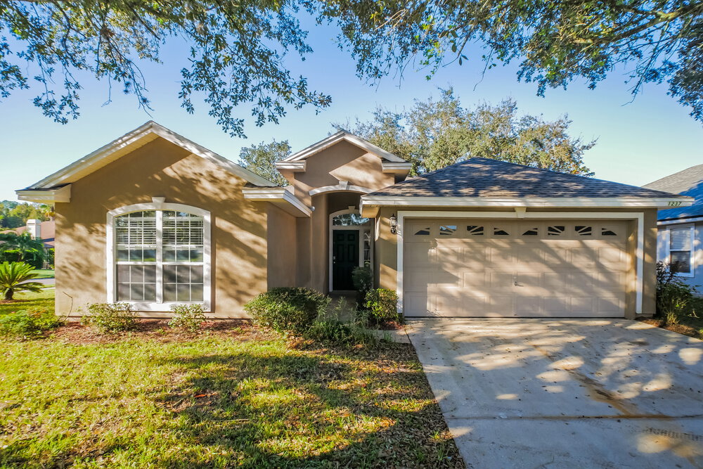 1237 MacLaren St in St. Augustine, FL - Foto de edificio