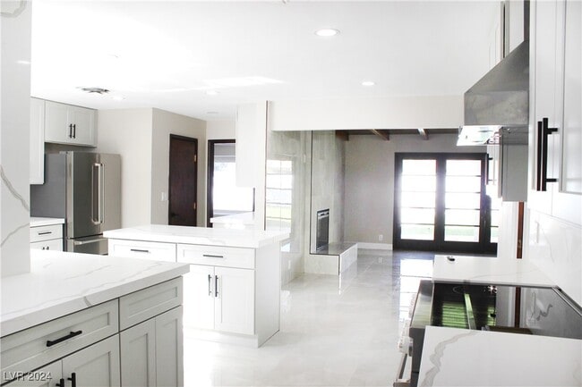 property at 2420 Laurie Dr