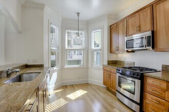 1065 Montgomery St in San Francisco, CA - Building Photo - Building Photo