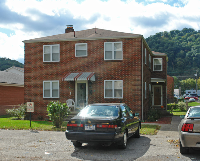 3507 Staunton Ave SE in Charleston, WV - Building Photo - Building Photo