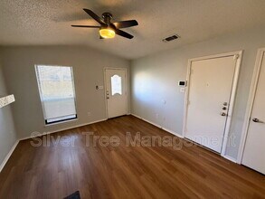 6847 S Creek Dr in Fort Worth, TX - Building Photo - Building Photo