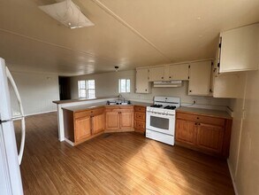 1407 N 10th St in Alpine, TX - Building Photo - Building Photo