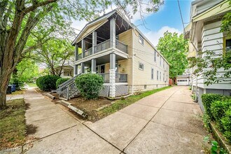 2036 Lark St in Lakewood, OH - Building Photo - Building Photo
