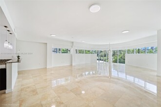 2699 Tigertail Ave, Unit # 21 in Miami, FL - Foto de edificio - Building Photo