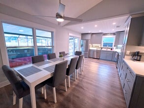 2019 Shadow Pine Dr in Brandon, FL - Building Photo - Building Photo