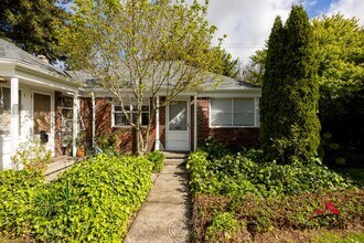 1819 SE Salmon St in Portland, OR - Building Photo - Building Photo