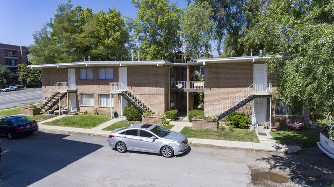 Villa Monterey Apartments in Salt Lake City, UT - Building Photo - Primary Photo