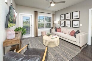 Reunion at 400 in Kissimmee, FL - Building Photo