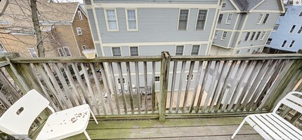 378 Washington St, Unit 3 in Somerville, MA - Foto de edificio - Building Photo