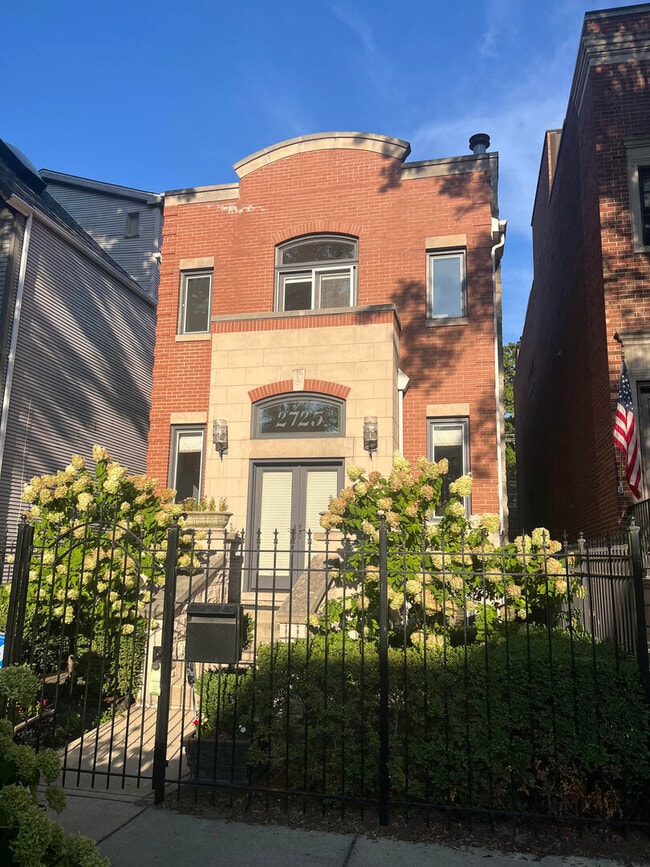 property at 2725 N Magnolia Ave