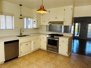 110 Quincy Ave in Long Beach, CA - Building Photo - Building Photo