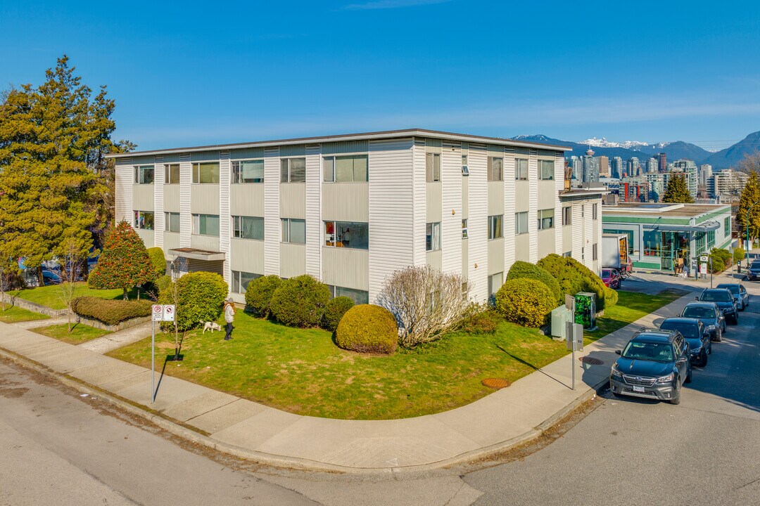 75 E 8th Ave in Vancouver, BC - Building Photo