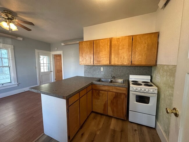1102 E 14th St in Scottsbluff, NE - Building Photo - Building Photo
