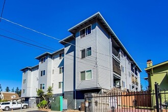 High Street Apartments in Oakland, CA - Building Photo - Building Photo