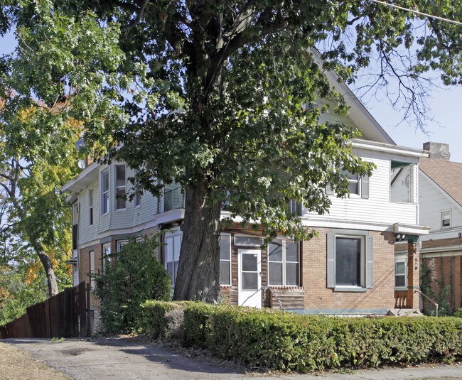 218-220 Hearne Ave in Cincinnati, OH - Foto de edificio - Building Photo
