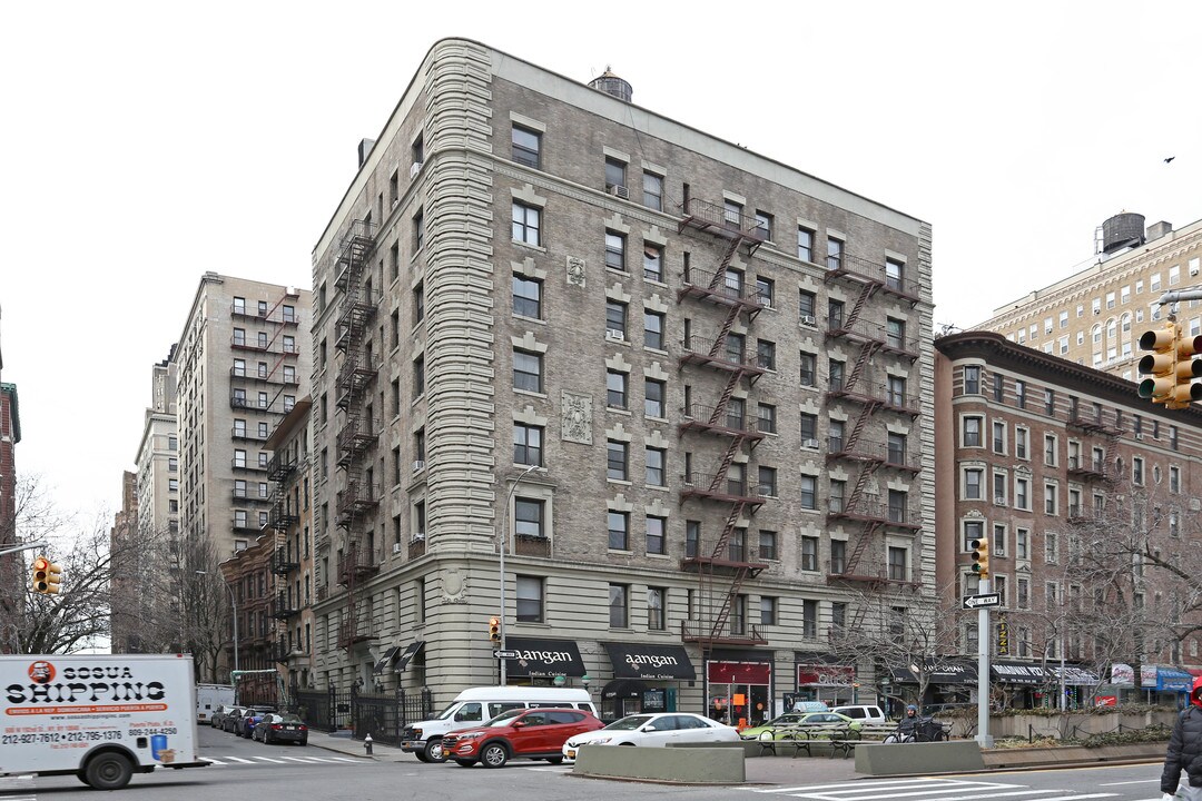 2701-2707 Broadway in New York, NY - Building Photo