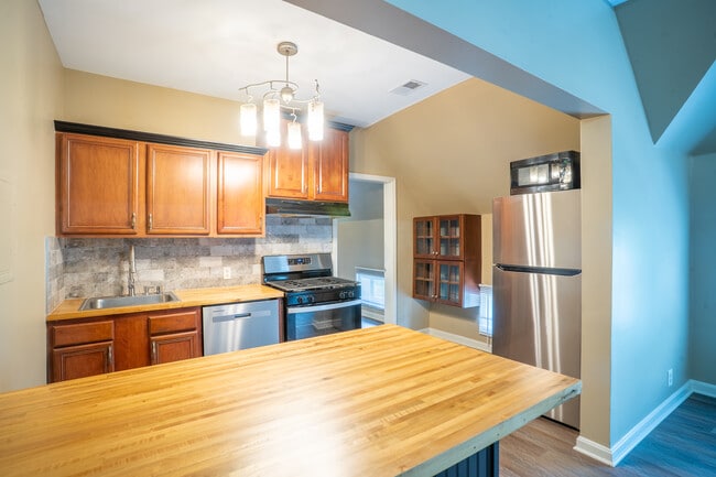 514 W Saint Catherine St, Unit 1