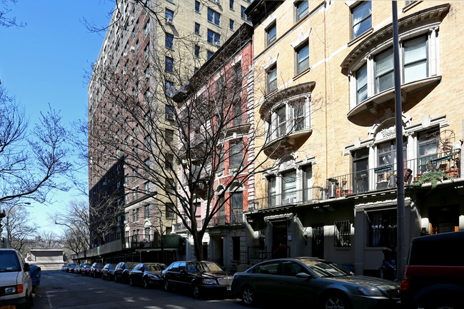 323 W 100th St in New York, NY - Building Photo - Building Photo