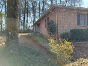 4757 Fellswood Dr in Stone Mountain, GA - Foto de edificio - Building Photo