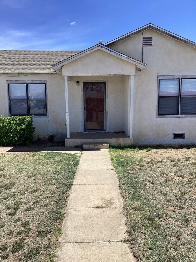 property at 1609 S Avenue C