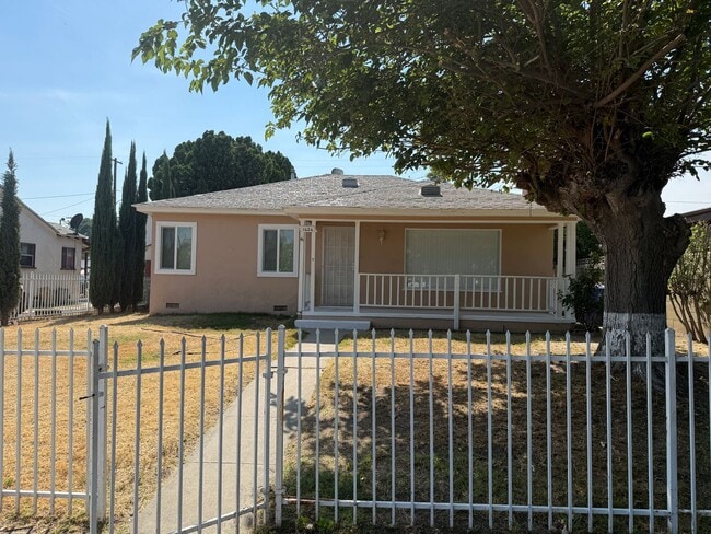 property at 1626 Genevieve St