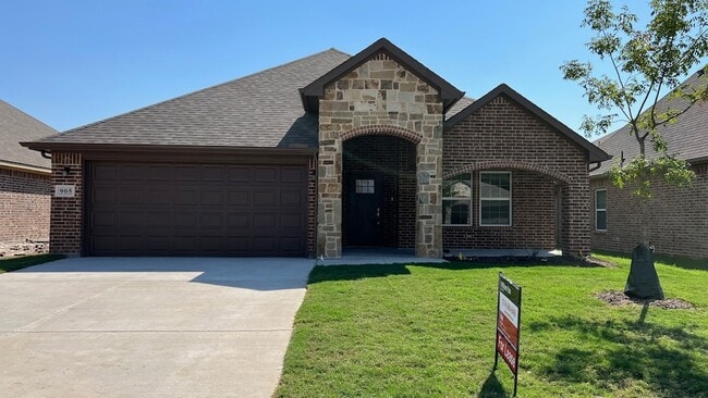 property at 905 Tippit Ln