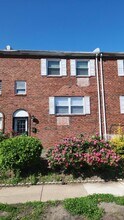 7028 Lark Pl in Philadelphia, PA - Building Photo - Building Photo