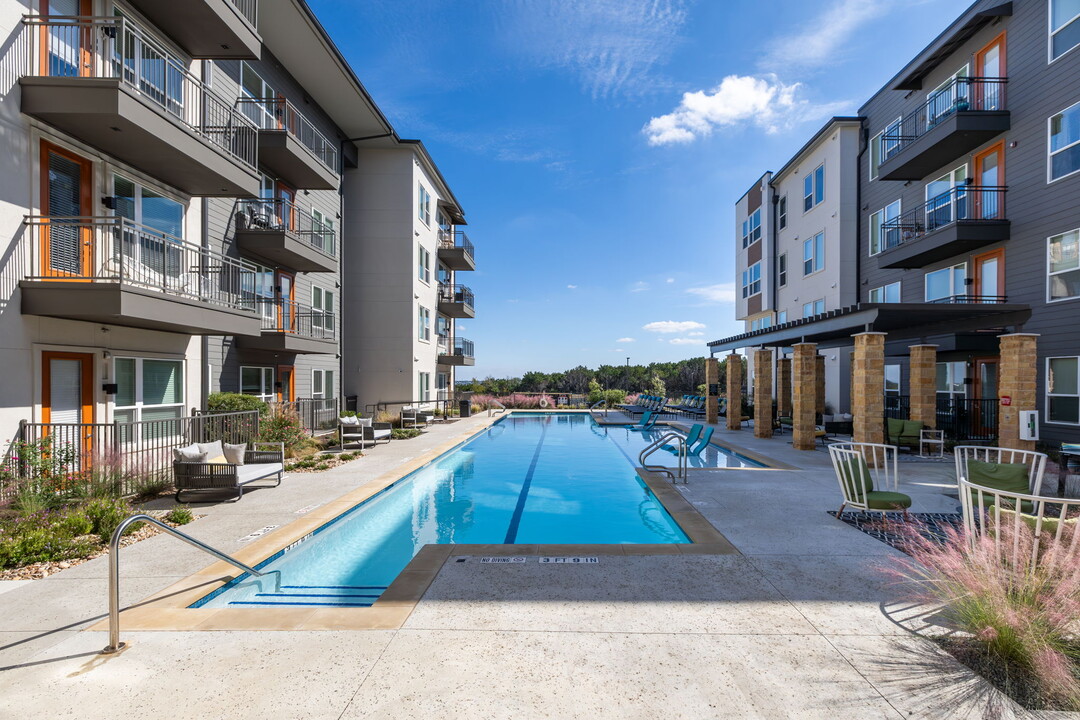 The Banks of Springdale in Austin, TX - Building Photo