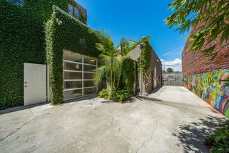 4870 W Adams Blvd, Unit # 0.5 in Los Angeles, CA - Building Photo - Building Photo