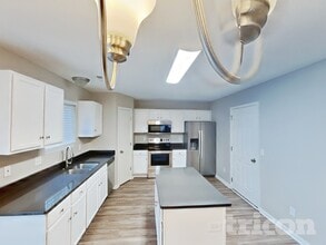 1650 Coryton Way in High Point, NC - Foto de edificio - Building Photo