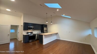 225 Allen St in Hudson, NY - Building Photo - Building Photo