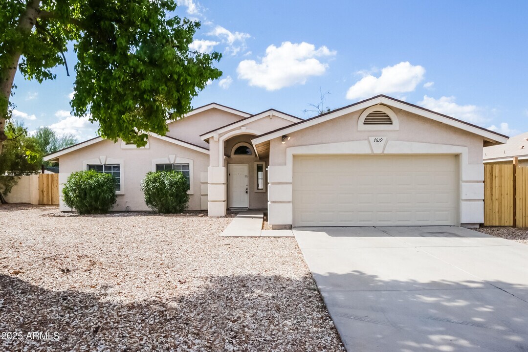 7619 W Desert Cove Ave in Peoria, AZ - Building Photo