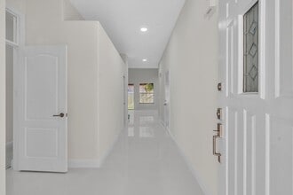 36 Monterey Pointe Dr in Palm Beach Gardens, FL - Building Photo - Building Photo