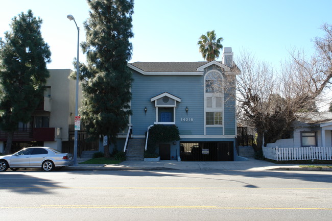 14218 Victory Blvd in Van Nuys, CA - Building Photo - Building Photo