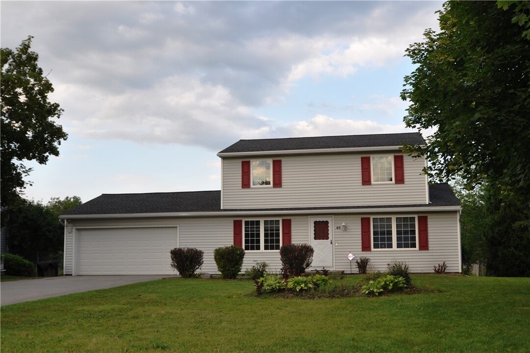 48 Delemere Blvd in Fairport, NY - Building Photo