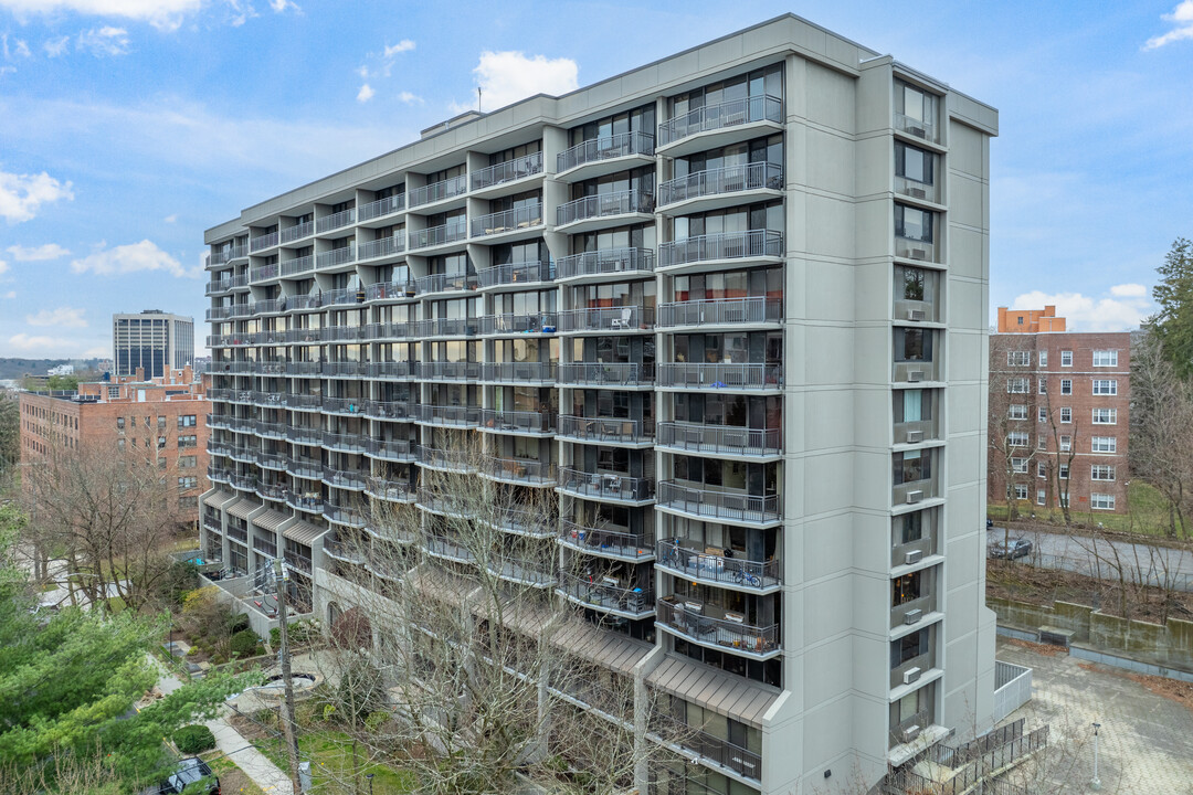 Heritage Tower Condominium in White Plains, NY - Foto de edificio