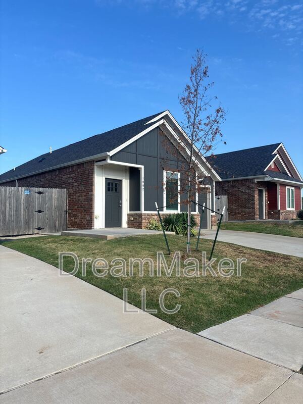 1002 Riva Pkwy in Norman, OK - Building Photo - Building Photo