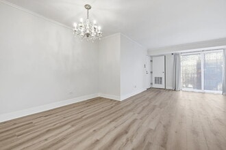 382 Oak Trails Rd in Des Plaines, IL - Building Photo - Building Photo