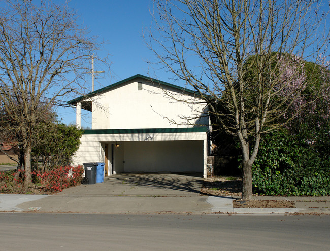 1100 Pacific Ave in Santa Rosa, CA - Building Photo - Building Photo