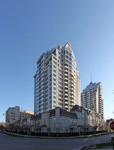 The Waldorf in Toronto, ON - Building Photo - Building Photo