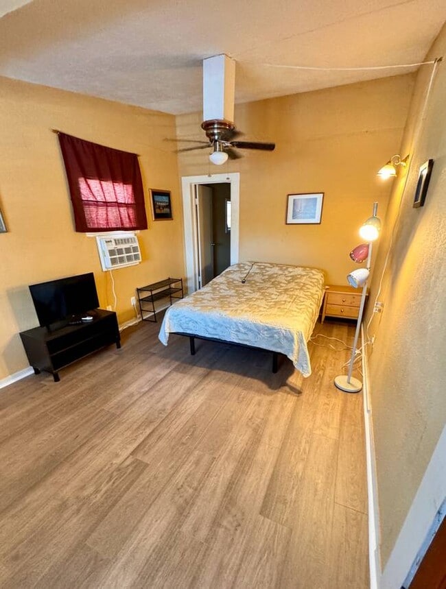 3324 Webber St, Unit Studio